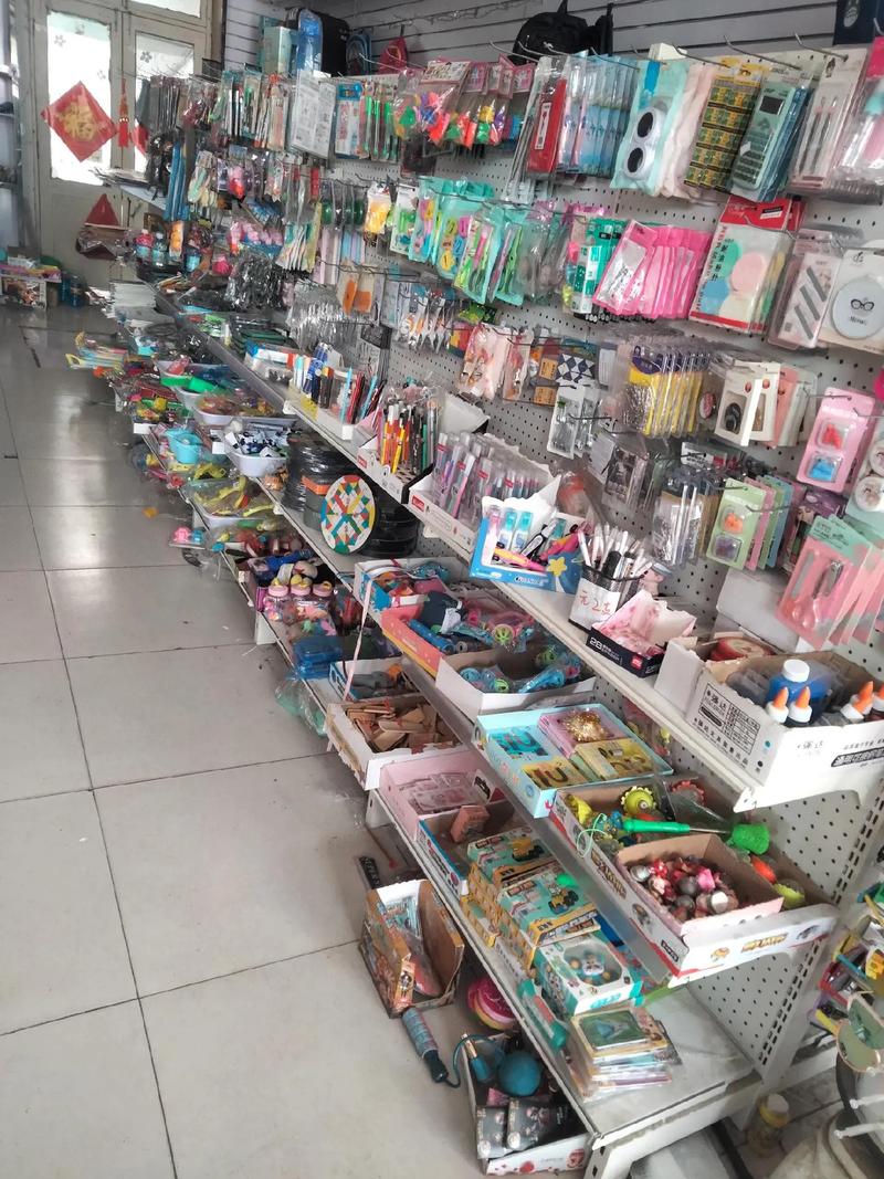 汶口箱包两元店抖音带货 超低价处理全部商品的私域流量变现术